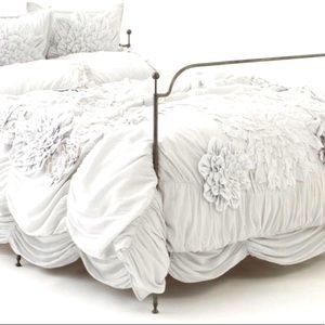 Anthropologie Georgina queen bedskirt